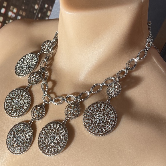 WHBM - silver tone bib necklace w 5 large & small rhinestone discs, multi chains - Picture 3 of 16